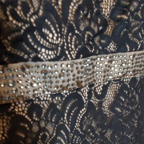 Dress - Picture 4 of 7